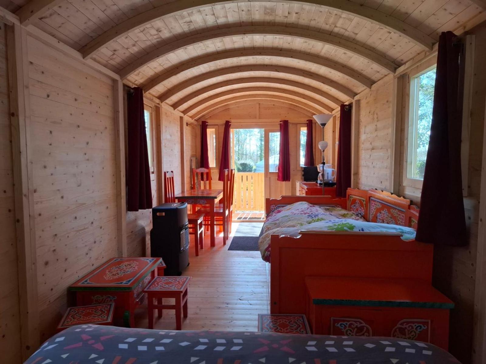 Le Village Insolite Yourte Et Roulotte Сен-Бенуа-дез-Онд Экстерьер фото
